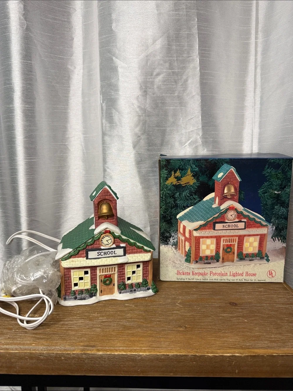 Dickens Keepsake Porcelain Lighted School House Holiday Christmas Collectible